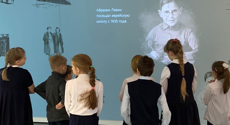 Pupils in museum